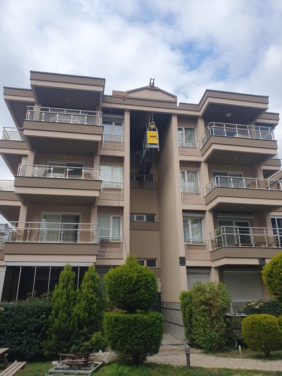 Kuşoğlu sitesi dış cephe boyası fawori boya ile boyanmıştır.